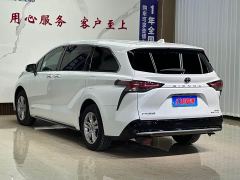 Toyota Sienna 2.5L Hybrid AWD Premium - photo 6