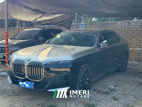 2023 BMW 7 Series 735Li M Sport Package - автомобиль из Китая