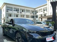 BMW 5 Series 530Li Luxury M Sport Package - ფოტო 3