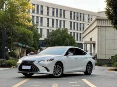 Lexus ES 200 Premium Edition - фото 1