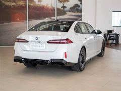 BMW 5 Series 530Li Luxury M Sport Package - фото 6