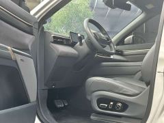 Dongfeng eπ008 210Max Extended Range 6-Seater - фото 13