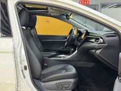 Toyota Camry Hybrid 2.5L HGVP Leading Edition - фото 9