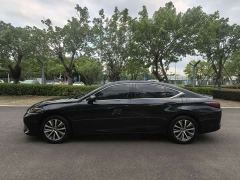 Lexus ES 200 Excellence Edition - ფოტო 3