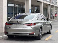 Lexus ES 200 Luxury - ფოტო 14