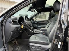 Toyota Crown Venza 2.5L HEV AWD Premier - ფოტო 4