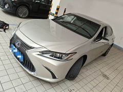 Lexus ES 300h Excellence - фото 1