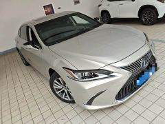 Lexus ES 300h Excellence - ფოტო 1