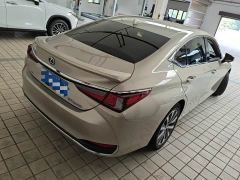 Lexus ES 300h Excellence - ფოტო 3