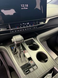 Toyota Sienna Dual-Engine 2.5L 4WD Prestige Edition - фото 13