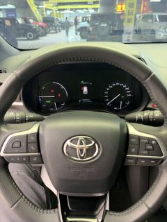 Toyota Sienna Dual-Engine 2.5L 4WD Prestige Edition - фото 5