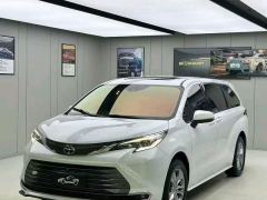 Toyota Sienna Dual-Engine 2.5L RWD Comfort Edition - photo 1