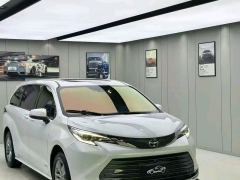 Toyota Sienna Dual-Engine 2.5L RWD Comfort Edition - photo 2