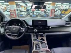 Toyota Sienna Dual-Engine 2.5L RWD Comfort Edition - photo 8