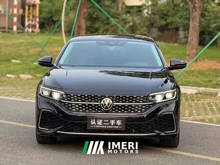 Volkswagen Passat Distinguished Edition 330TSI Elite Edition - автомобиль из Китая