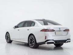 BMW 5 Series 530Li Luxury M Sport Package - ფოტო 4