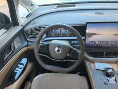 Denza D9 DM-i 1.5T 180km 4WD Flagship Edition 7-seater - фото 11