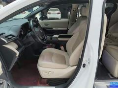 Toyota Sienna 2.5L Hybrid AWD Premium - photo 14