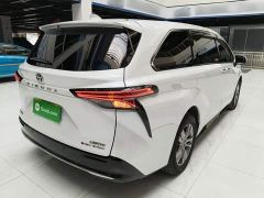 Toyota Sienna 2.5L Hybrid AWD Premium - photo 6