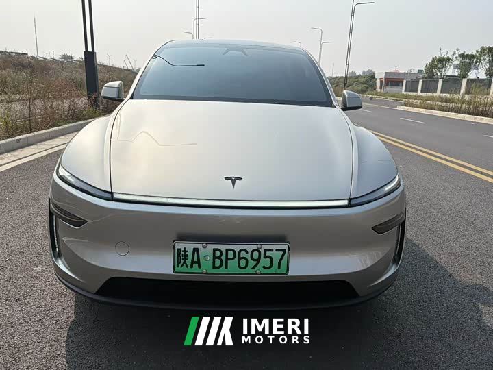 Tesla Model Y L Long Range All-Wheel Drive - автомобиль из Китая