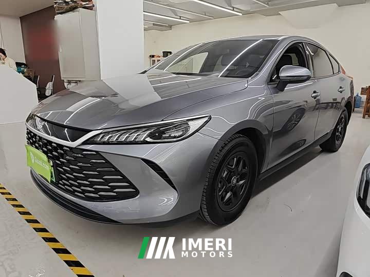 BYD Qin PLUS DM-i Smart Drive Edition 55KM Leading - автомобиль из Китая