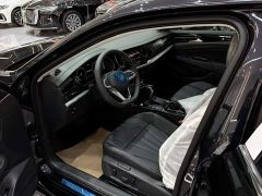 Volkswagen Passat Outstanding Edition 380TSI Dragon Ascendant Version - photo 12