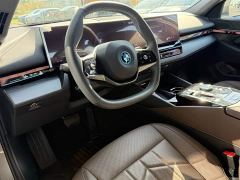 BMW i5 eDrive 35L Luxury Package - ფოტო 16