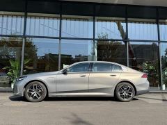 BMW i5 eDrive 35L Luxury Package - ფოტო 4