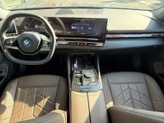 BMW i5 eDrive 35L Luxury Package - ფოტო 8