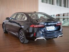 BMW i5 eDrive 35L M Sport Package - ფოტო 8
