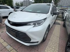 Toyota Sienna Dual-Engine 2.5L 4WD Prestige Edition - photo 1