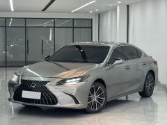 Lexus ES 300h Premium Edition - фото 1