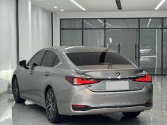 Lexus ES 300h Premium Edition - фото 9