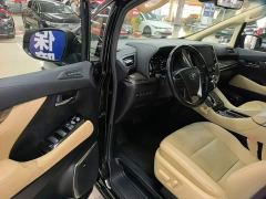Toyota Vellfire Crown Hybrid 2.5L HV Luxury Edition - photo 15