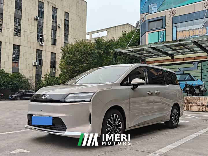 Wuling Starlight 730 New Energy Pure Electric 500km Luxury - car from China