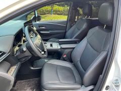 Toyota Sienna 2.5L Hybrid Premium Edition - photo 6