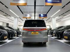 Lexus LM 500h Six-Seat Premium Edition - фото 4