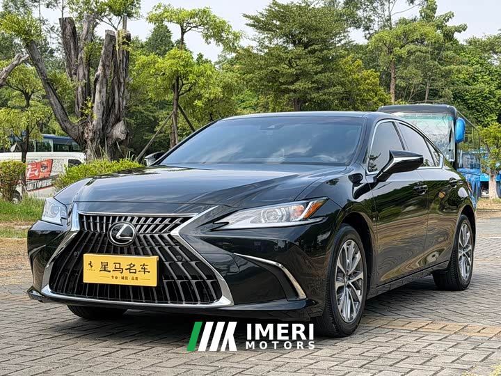 Lexus ES 200 Excellence Edition - автомобиль из Китая