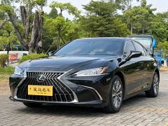 Lexus ES 200 Excellence Edition - фото 1