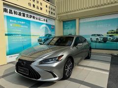 Lexus ES 300h Premium Edition - ფოტო 1