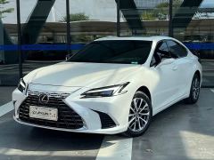 Lexus ES 200 Premium Edition - ფოტო 1
