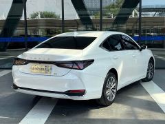 Lexus ES 200 Premium Edition - ფოტო 4