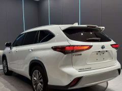 Toyota Highlander Hybrid 2.5L FWD Premium 7-Seater - photo 8