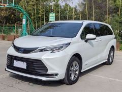 Toyota Sienna 2.5L Hybrid Comfort Edition - фото 1
