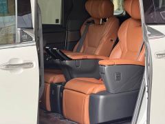 Toyota Vellfire Crown Hybrid 2.5L Executive Premier Edition - фото 12
