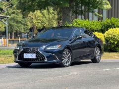 Lexus ES 200 Excellence Edition - photo 1