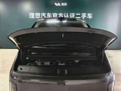 Li Auto Li Xiang MEGA Ultra - фото 6