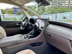 Toyota Alphard Hybrid 2.5L Premium Edition - фото 11