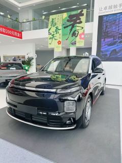 Leapmotor D99 EREV 480 Premium Edition - ფოტო 1