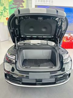 Leapmotor D99 EREV 480 Premium Edition - ფოტო 3